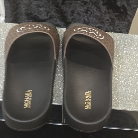 Michael Kors Circle Logo Slide Sandals - Picture 7 of 7